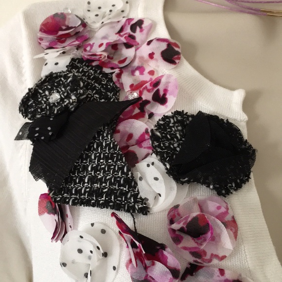White House Black Market Sweaters - WHBM 💕flower appliqué notch neck cardigan